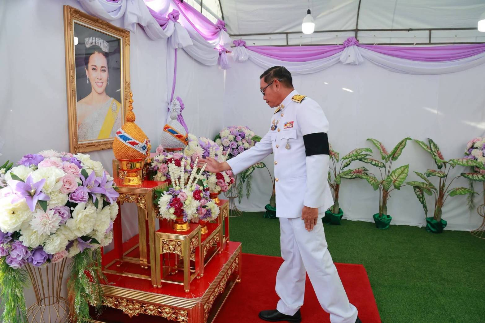 title - ปฏิรูปที่ดินจังหวัดเพชรบุรี พร้อมด้วย เจ้าหน้าที่ส.ป.ก.เพชรบุรี ร่วมพิธีเจริญพระพุทธมนต์และทำบุญตักบาตรถวายเป็นพระราชกุศล เฉลิมพระเกียรติสมเด็จพระนางเจ้าฯ พระบรมราชินี